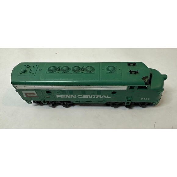 TYCO Diesel F9 "A" Unit - Powered , Penn Central HO Scale Engine - See Desc. - Picture 4 of 5